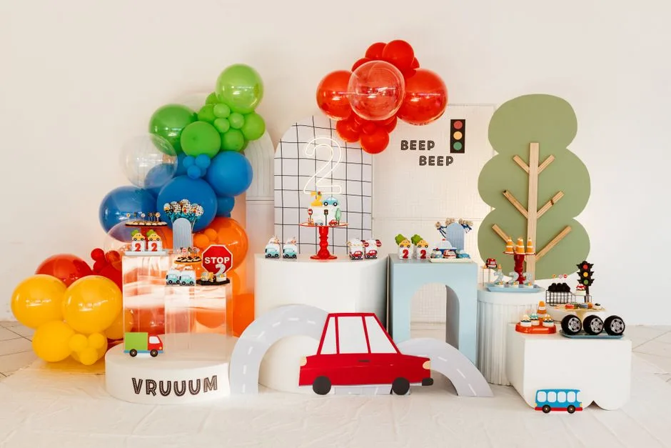 Balloon Installations: Arches, Garlands & Columns