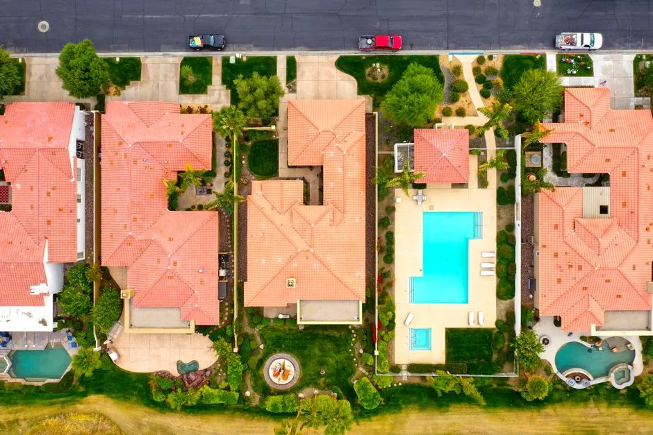 Avant/Après : modernisation d'une piscine des années 80/90