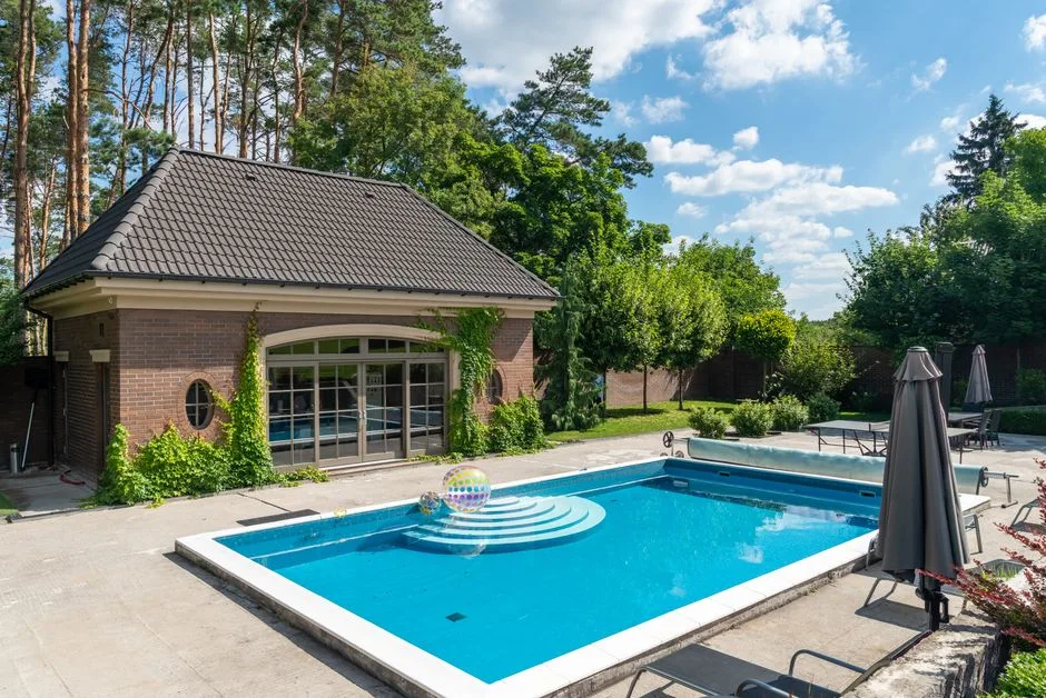 Terasse de Piscine en Pavés de Brique