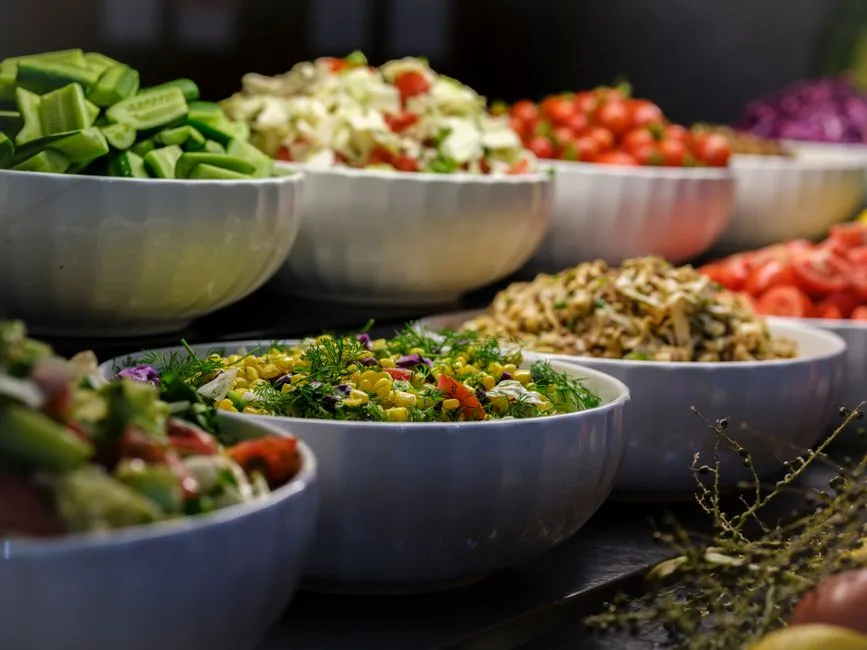 Bar à Salades Personnalisées en Bol de Céréales