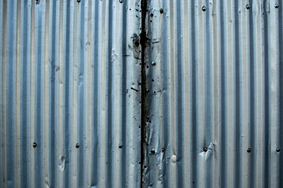 Écran en Tôle Ondulée (Style Fermier/Industriel)