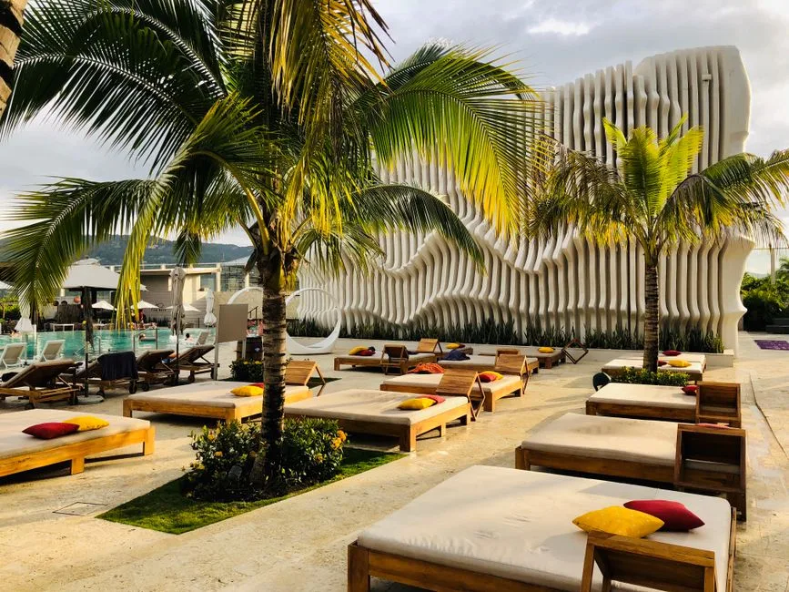 Pavillon Daybed Autoportant au Bord de la Piscine