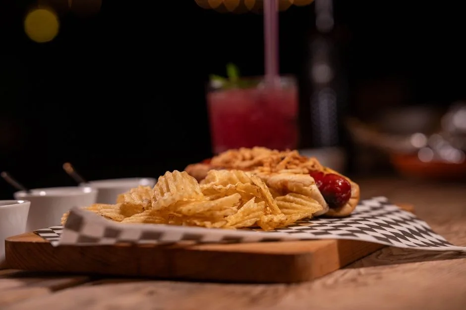 Bar à Hot Dogs Gourmet avec Garnitures Créatives