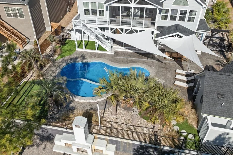 Piscine en forme de haricot