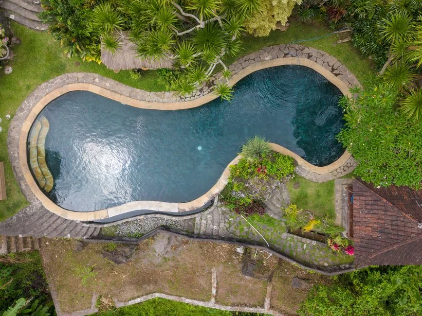 Piscine en L pour usage bi-zone
