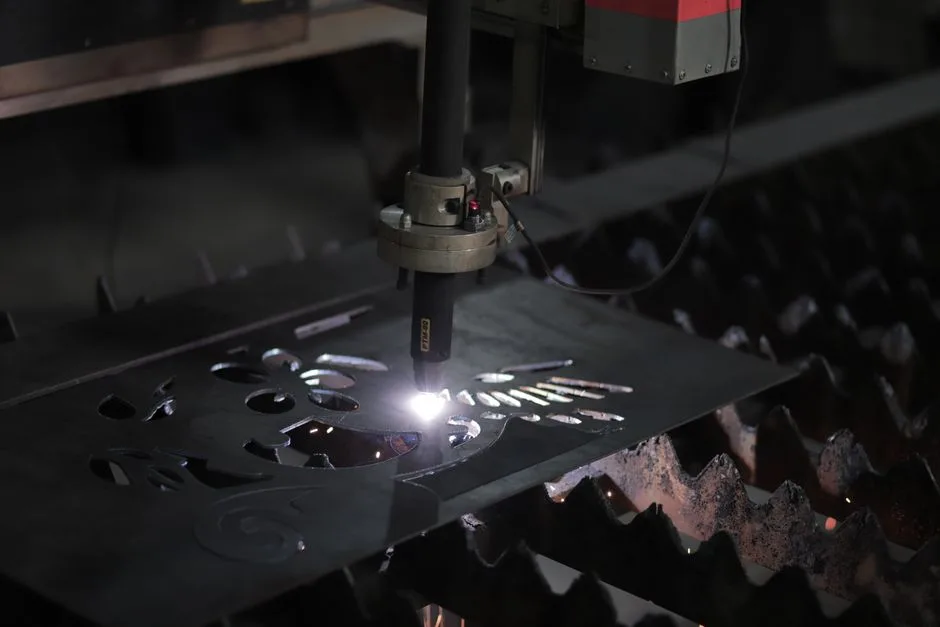 Écran Décoratif en Panneaux Métalliques Découpés au Laser