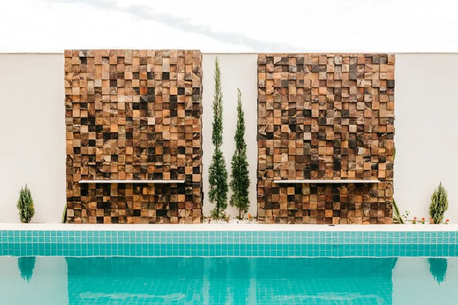 Piscine enterrée géométrique moderne