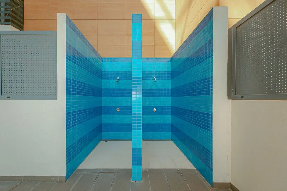 Pool House avec Salle de Bain Complète