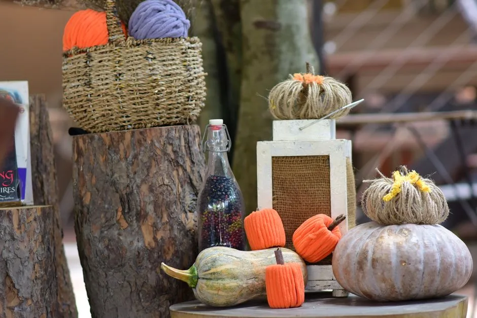 Pool Noodle Decor Hacks: Wreaths, Garlands & Sculptures