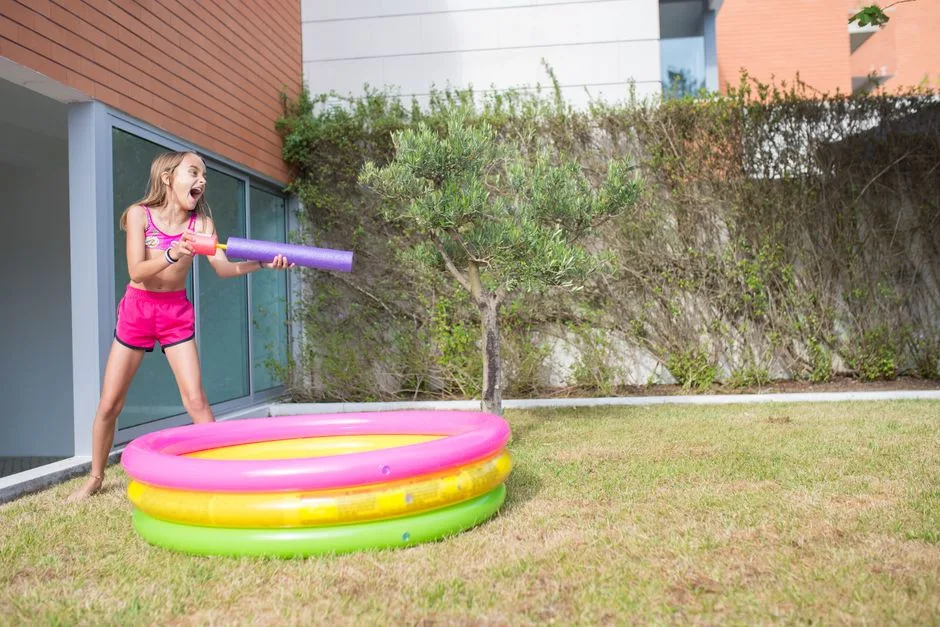 Courses de Frites de Piscine et Jeux de Relais