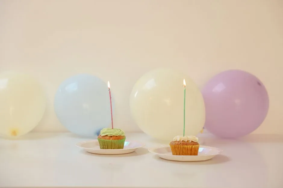 Gâteau en Plaque & Présentoir à Cupcakes pour Fête à la Piscine
