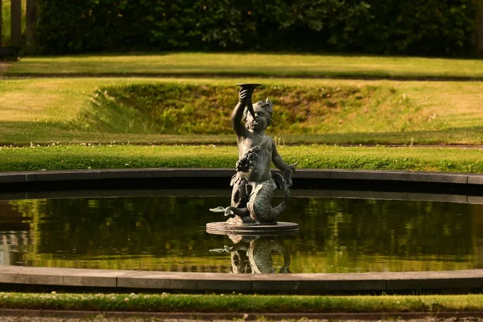 Piscine ronde comme point central du jardin