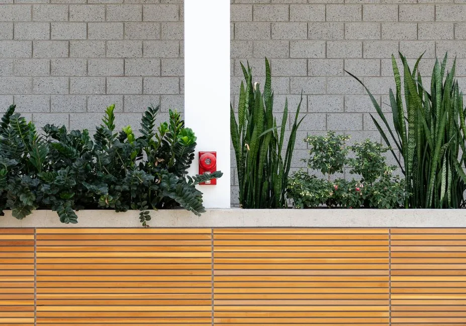 Écran à Lattes Verticales avec Jardinière Intégrée