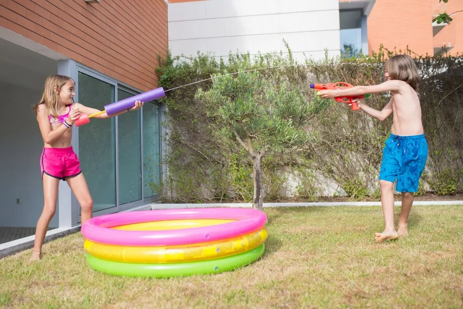 Water Balloon & Squirt Gun Battle Royale