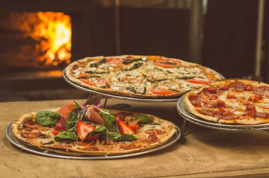 Station de Four à Pizza au Bois